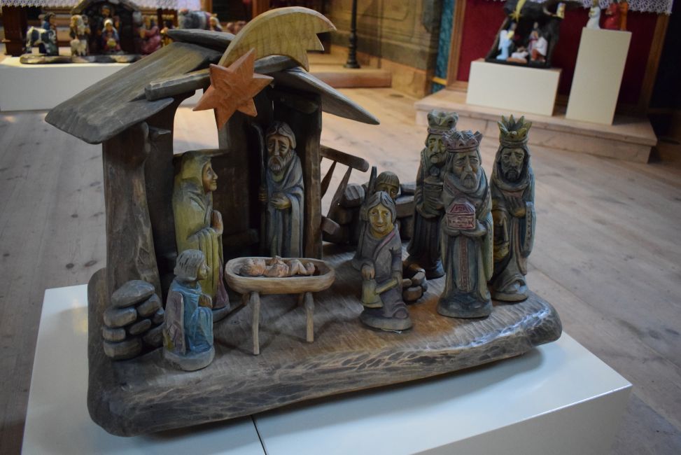 Wystawy drewnianych rzeźb ludowych o tematyce świątecznej