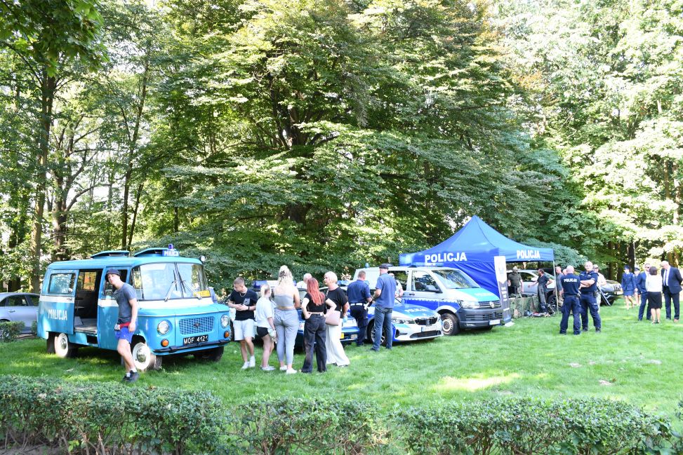Policyjny piknik przed Muzeum im. Oskara Kolberga 