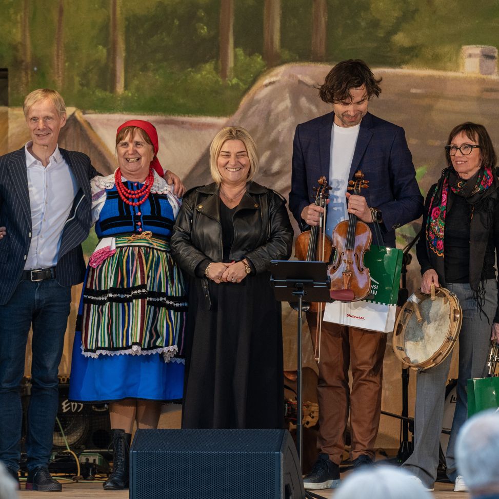 Żywiołowe otwarcie VII Spotkań wielu wielu w Muzeum Wsi Radomskiej