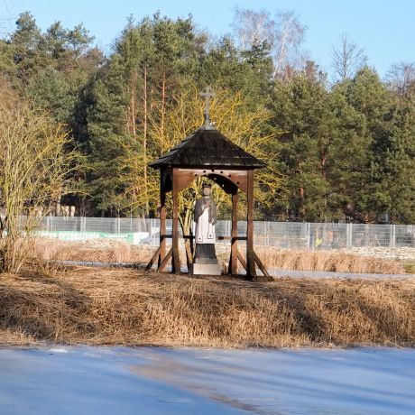 Św. Jan Nepomucen w zimowym blasku 