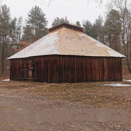 Wymiana pokrycia dachu ze strzechy na gont drewniany  w stodole z Grójca