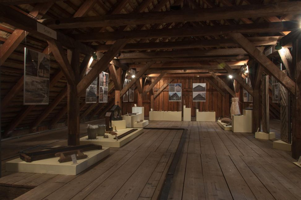 Przestrzeń oswojona. Zdobnictwo architektoniczne. Dekoracja w wiejskiej izbie