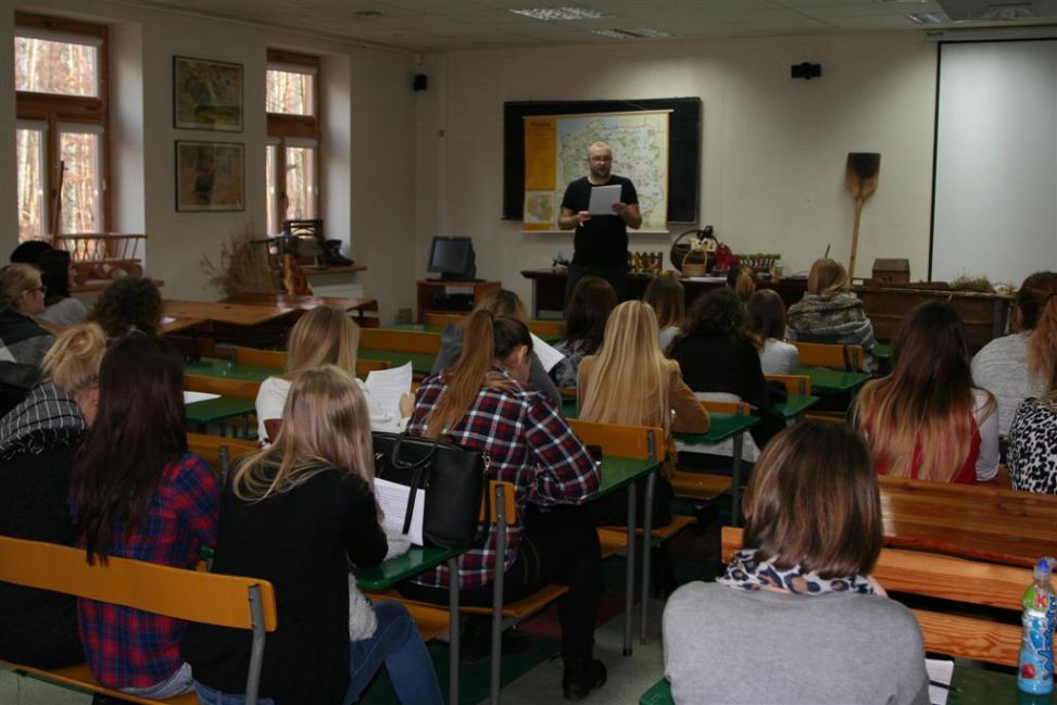 Studentki kierunków pedagogicznych z wizytą w Muzeum Wsi Radomskiej